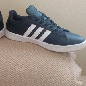 Black Adidas Cloudfoam shoes sz 9